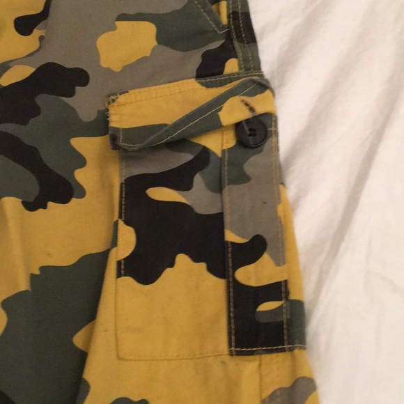 yellow camouflage cargo pants - Picture 2 of 3